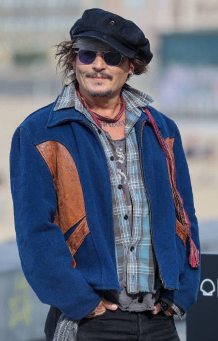 JohnnyDeeptq's tweet photo. Some moments are meant to be felt, not explained. Grateful for the people who continue to share this journey with me. 🖤🎸

#JohnnyDepp #JohnnyDeppFans #Hollywood #Actor #Film #Music #Fans #Cinema https://t.co/qe7O4MMkfh