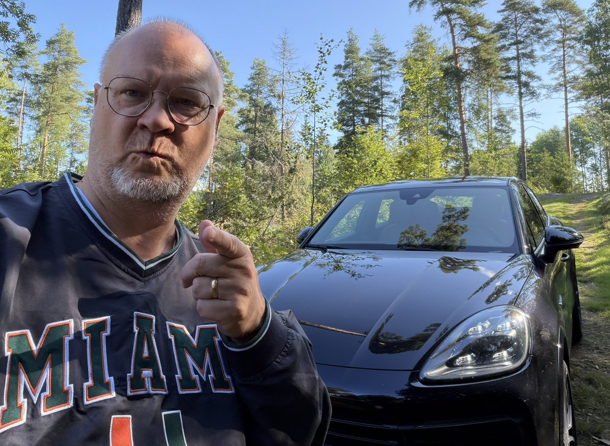 KimmoToivonen's tweet photo. Cottage road 🇫🇮 https://t.co/ujlwH2zfzr