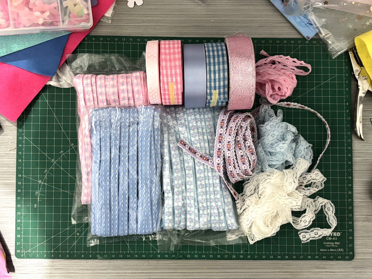 knmakdzm's tweet photo. renda dan pita haul hari inii :3 https://t.co/M1bUBRCldQ