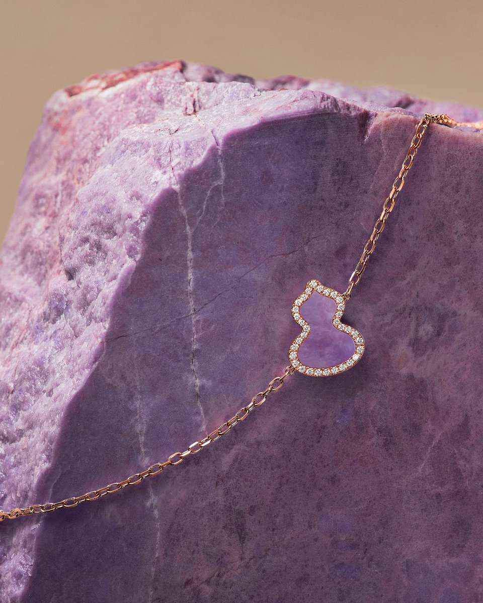 KeringGroup's tweet photo. Auspicious purple, worn with Eastern grace.

Qeelin unveils the new Purple Jadeite Wulu collection with Global Brand Ambassador Liu Shishi. https://t.co/1aNFjy6UXT