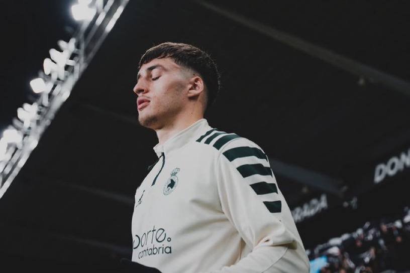 AcubeFc's tweet photo. 🚨Manchester United have held discussions with the player side of Jorge Salinas. Data team rate him highly and seen as a high potential player. David Raum also on the list and liked. United assessing all LB options even after Carlos Baleba deal advances. [Sully] #MUFC https://t.co/O7farg17CH