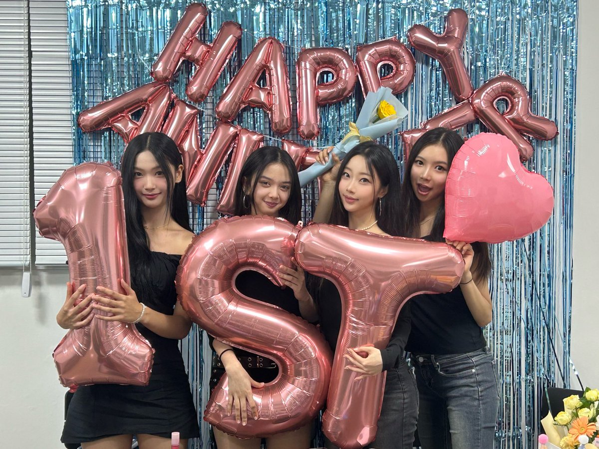 5ecretNumber's tweet photo. 100년까지 함께해용

#SECRET_NUMBER #시크릿넘버
#1주년 https://t.co/z6du59javp
