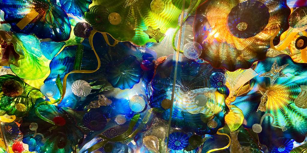 WPBAEDistrict's tweet photo. Don’t forget to look up during a visit to the @NortonMuseum! Dale Chihuly’s 𝙋𝙚𝙧𝙨𝙞𝙖𝙣 𝙎𝙚𝙖𝙡𝙞𝙛𝙚 𝘾𝙚𝙞𝙡𝙞𝙣𝙜, crafted from nearly 700 hand-blown glass elements, transforms the space into a vibrant underwater world. 

Learn more: https://t.co/vLq1sVCQQP https://t.co/AKvVyDOwuz