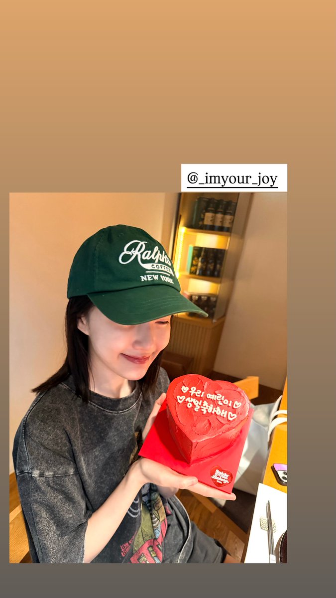 GFS_backup's tweet photo. [PIC] 260819 - Yerin (every__nn) ig story with Red Velvet Joy

#GFRIEND #YERIN @YERIN_OFFICIAL_ https://t.co/RupPhbsSpe