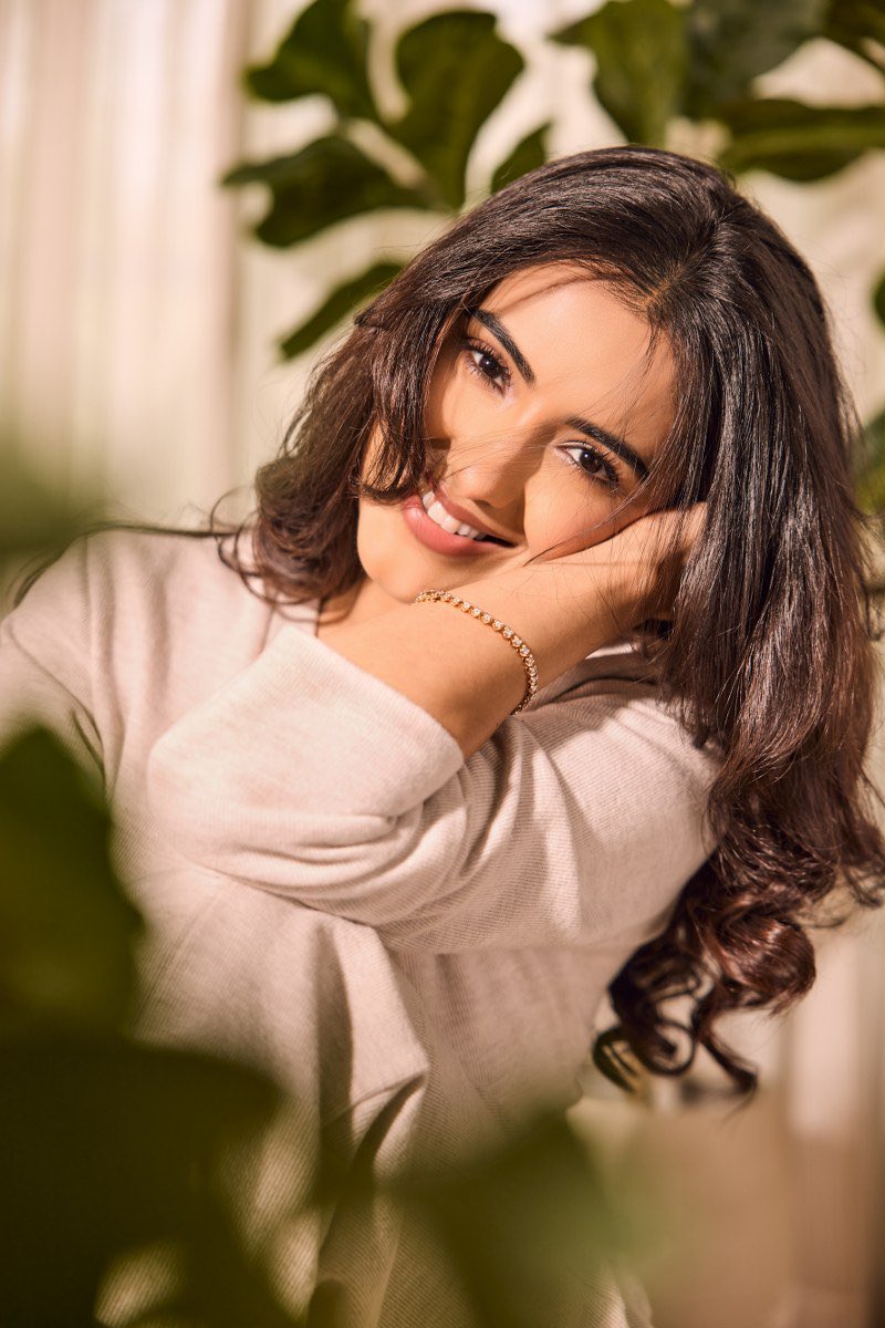 Gkcinemapro's tweet photo. @malvikasharmaofficial looking effortlessly stunning in soft neutrals ✨🤍 Grace, charm and a whole lot of glow.

@malvikasharma 
@Gkcinemapro https://t.co/cKcAnJRr8s