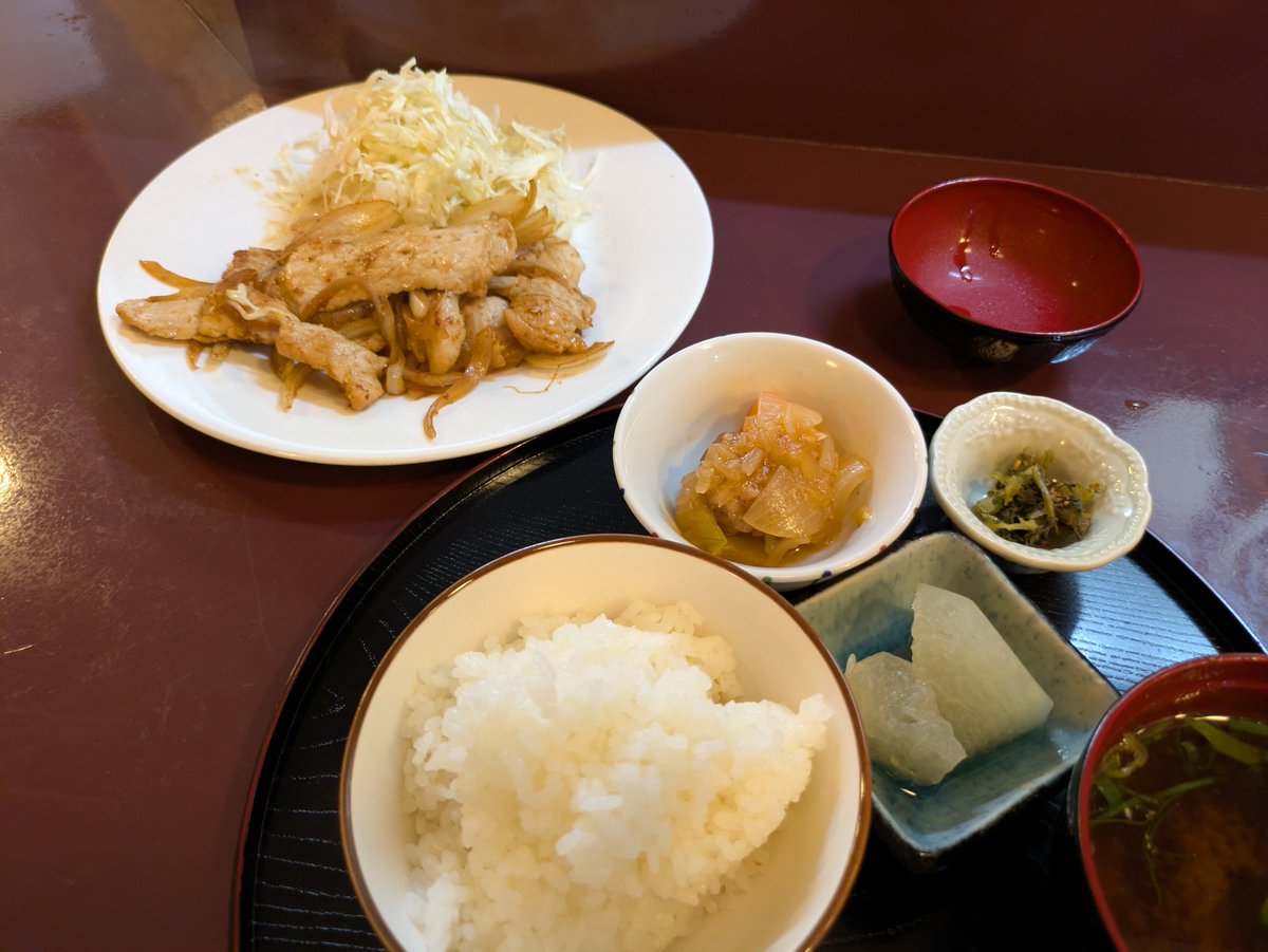 rose_swk's tweet photo. 食後のコーヒーがついて900円！
四条大宮駅近くの「りんどう」さんの日替わり。
今日は豚の生姜焼きでした。 https://t.co/c4M0hNaqNq
