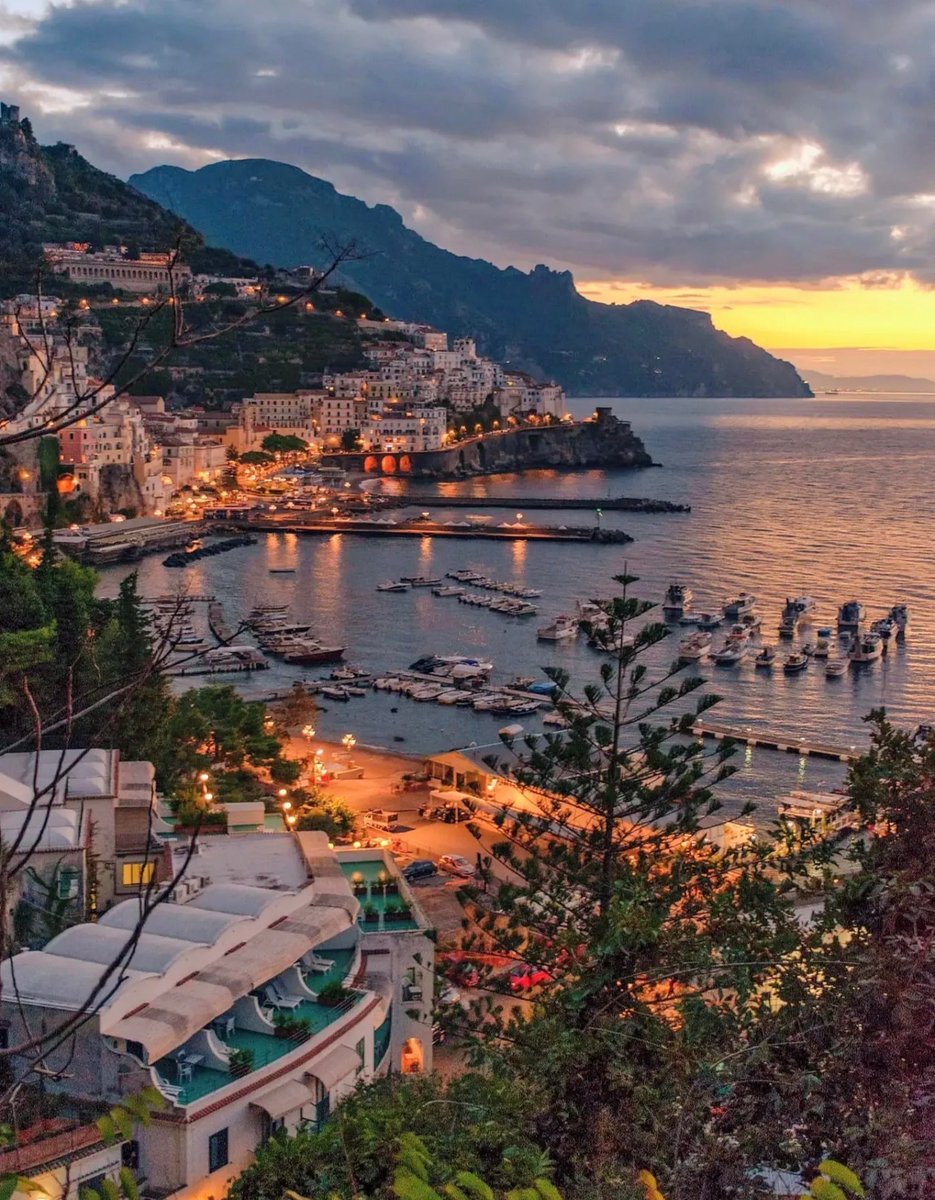 W0rld2026's tweet photo. Amalfi coast, Italy 🇮🇹 https://t.co/RI07Bg8ruH