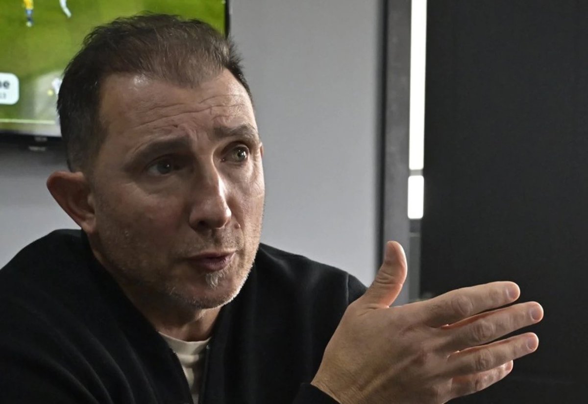 Sport890's tweet photo. “German Barbas va o viene a la selección. No significa que la selección le haga mal. Pero no termina de estar estabilizado en ningún lugar. Nosotros necesitamos que Germán se estabilice, juegue y vuelva a su mejor nivel”

🎙️ Marcelo Rodríguez en 100% Deporte

🔴 https://t.co/SKFxHbgpJa