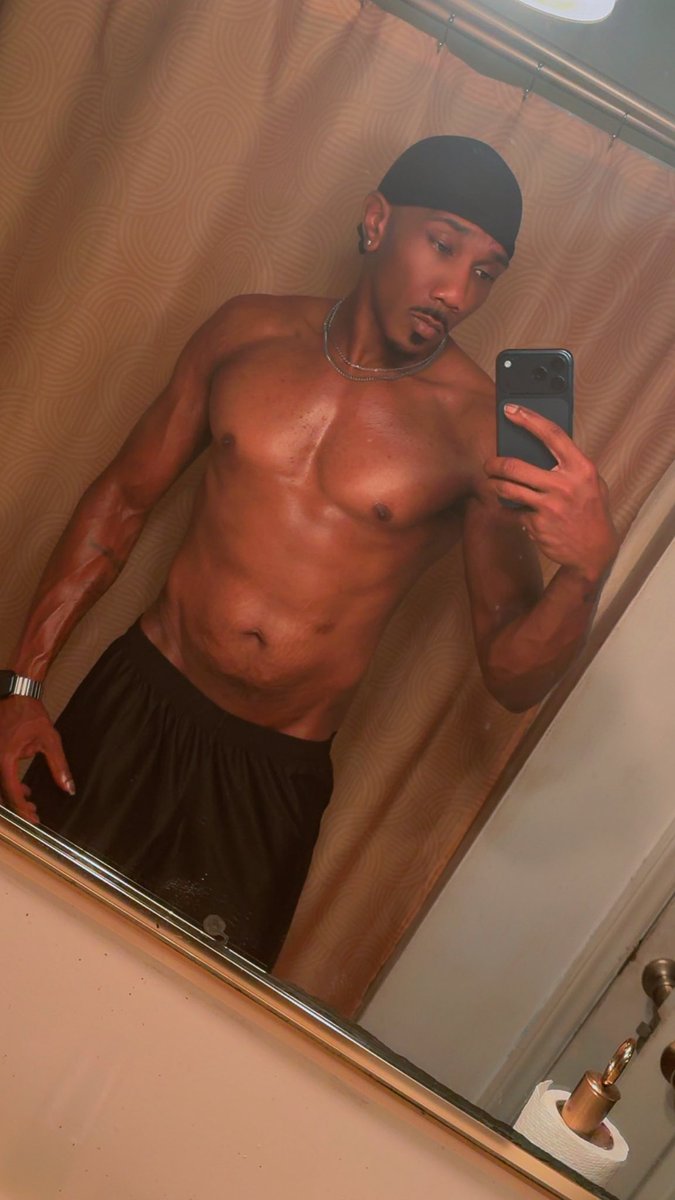 mightb_ignant's tweet photo. Been doing my big one in the gym lately….💪🏾💪🏾💪🏾💪🏾 https://t.co/3wMsUfRSMB