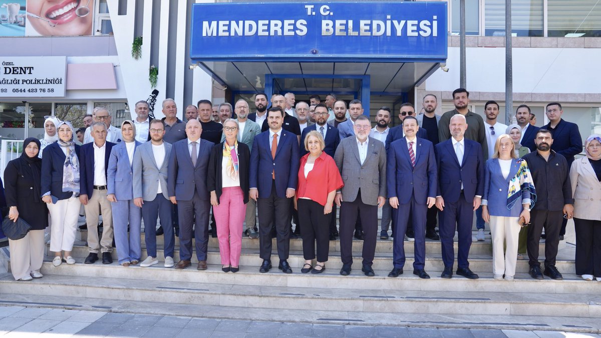 eyupkadirinan's tweet photo. Menderes Belediyesini ziyaret ettik. Belediye Başkanvekilimiz olarak göreve başlayan Sayın Asuman Şen ile bir araya geldik.

Kimsenin kendi iç çekişmelerinin, siyasi hesaplarının bedelini Menderes’e ve İzmir’e ödetmesine müsaade etmeyeceğiz. 

İzmirli hemşehrilerimiz müsterih olsun. AK Parti burada, Cumhur İttifakı burada. Menderes’in de İzmir’in de çözülemeyecek hiçbir sorunu yok.

Hedefimiz açık: AK Parti’mizin 35. yılında; kokusunu, çöpünü, kronik sorunlarını geride bırakmış, yaşam kalitesiyle dünyaya örnek olan bir İzmir. 🇹🇷