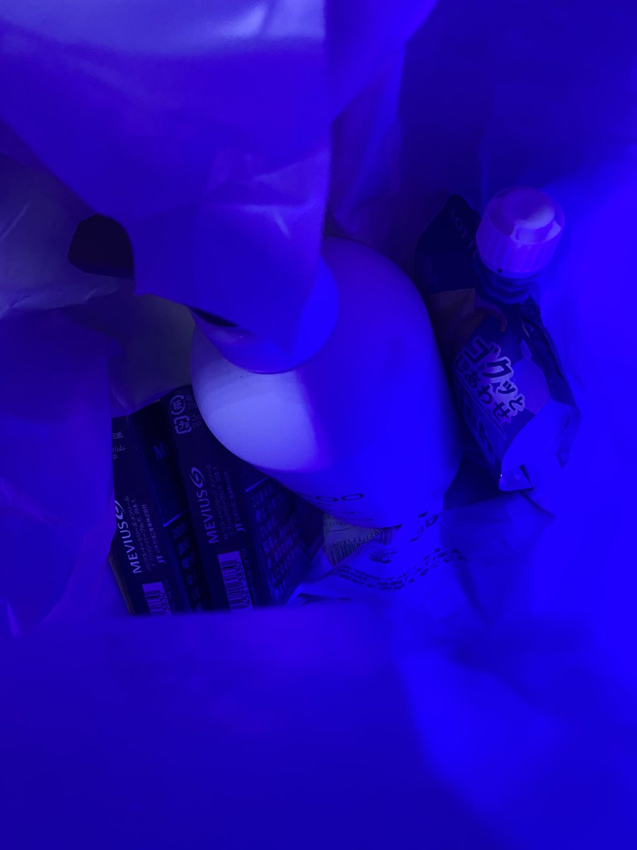 Hide540810's tweet photo. タバコも無くなりそうだったのと、
シャンプーが昨日で切れてしまったので
コンビニで買うのお高いけどと思いながらも買いました😌
今日も暑かったし、汗たくさんかいたから
帰ってシャワー浴びてワシャワシャ頭洗うぞー☺️ww https://t.co/JAnpVDLYl2
