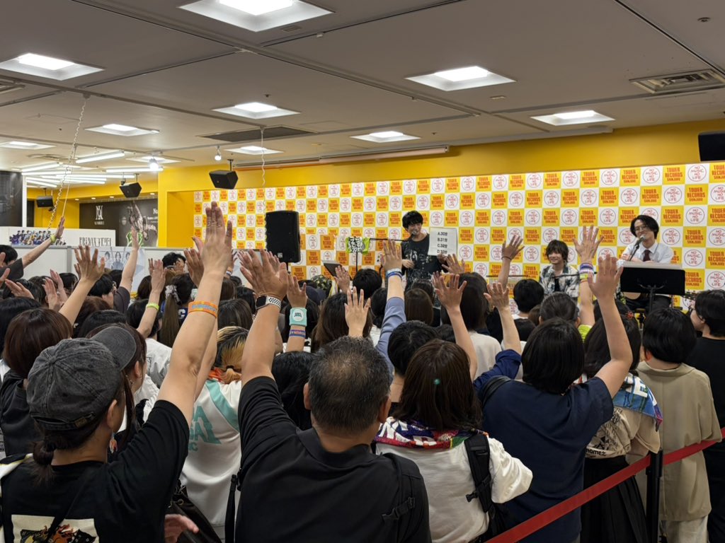 burnout_live's tweet photo. 「ハイキュー!! × BOS - 主題歌たちの宴 -」
発売記念リリースイベント
ありがとうございました✨

#ハイキューの日 という記念すべき日に、
歴代主題歌をカバーしたアルバムをリリースし、リリースイベントで皆さんとお祝いでき、最高の1日になりました！

アルバムぜひたくさん聴いてくださいね！

#BURNOUTSYNDROMES
#主題歌たちの宴
