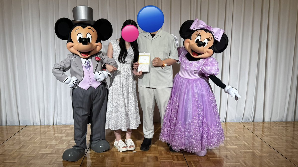 _hapimomo_'s tweet photo. ハッピーエバーアフター💎
パーティー前は「おかえりなさい」、パーティー後は「いってらっしゃい」と言ってくれるよ🫶お子さん連れはもちろん、挙式から20年の方もいらっしゃって、わたしたちもそうなれたらいいなと思った💖帰る場所が何個もあるって幸せだね😊ディズニーで結婚式をしてよかった〜❣️ https://t.co/rMFXvdfRif