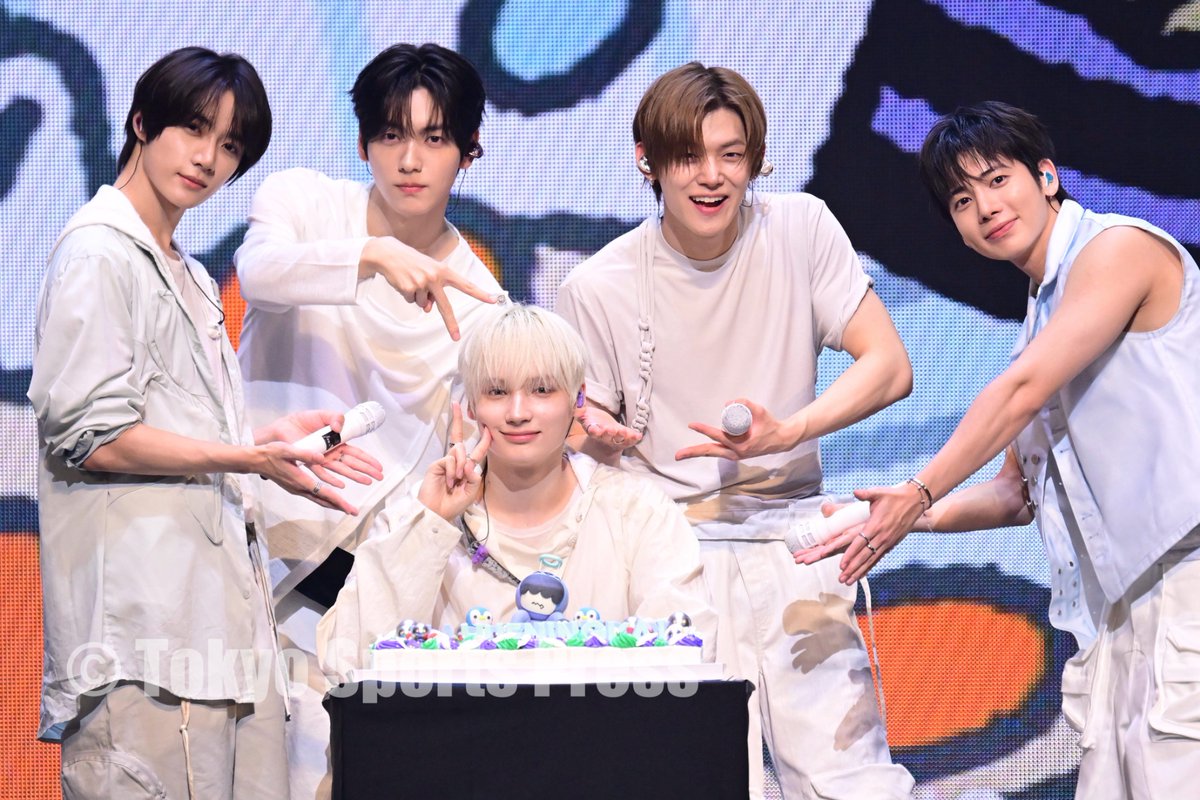 tospophoto's tweet photo. 【芸能】#TXT が新曲「セツナハナビ」の発売記念ライブ #BEOMGYU は「とても幸せでした」

▼東スポWEB
https://t.co/cwO1XW5u2Z

#TOMORROW_X_TOGETHER  #セツナハナビ https://t.co/TThgaZYche