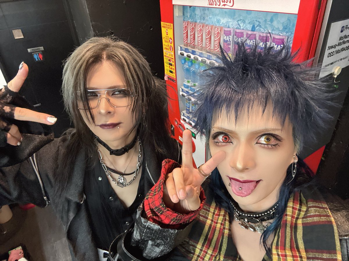 gravi_myu's tweet photo. 明日はライブライブー🔥
めちゃ楽しみ

リクト。との2ショット置いておきます https://t.co/9oZfOIx7Ut