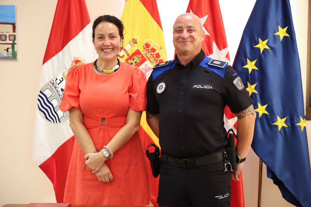 lsfernandeza's tweet photo. Alejandro y Rubén han tomado posesión hoy como nuevos oficiales y José Antonio como nuevo agente de Policía Local de #SanSebastiándelosReyes.

Mis mejores deseos para esta nueva etapa que comenzáis al servicio de todos los ciudadanos.

Enhorabuena a los tres. https://t.co/hn85gcAFOl