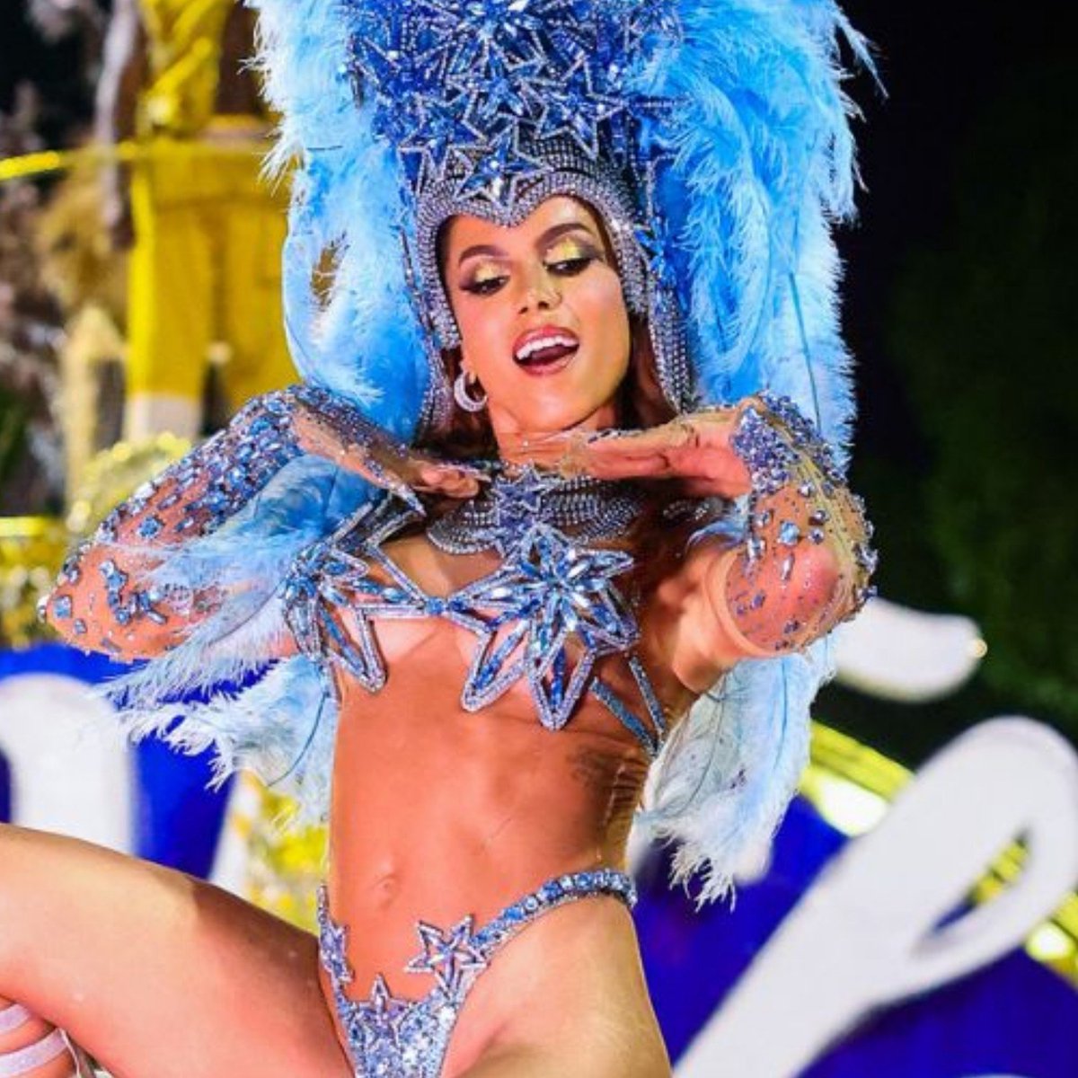 updatecharts's tweet photo. Tema da Grande Rio foi um dos fatores que levaram Anitta a ACEITAR ser a RAINHA DE BATERIA.

Grande Rio apresentará o enredo "Sankofa Tabon – Os Retornados da Costa do Ouro e a Estrela Negra da Liberdade", onde abordará a trajetória da comunidade Tabon, formada em Gana por africanos escravizados que conquistaram a liberdade no Brasil e posteriormente retornaram voluntariamente para a África Ocidental.