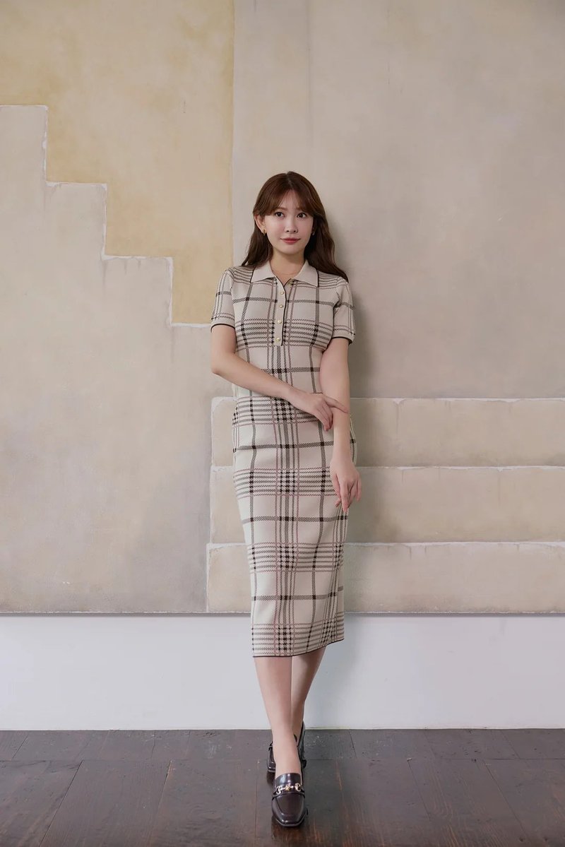 suteki_77's tweet photo. Gold-Buttoned Plaid Knit Dress
かわいい😭😭😭😭 https://t.co/cnt7kxN4Nl