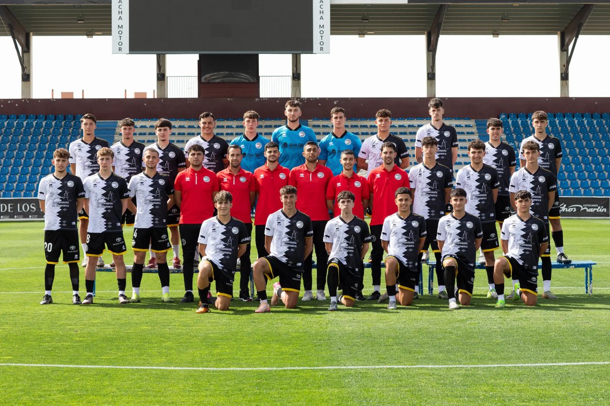 adriandp7's tweet photo. @Hugo_uscf Es el patrocinador que usó el juvenil el año pasado, al igual que hierros diaz patrocina al resto de cantera https://t.co/Jbfr0XW9rx