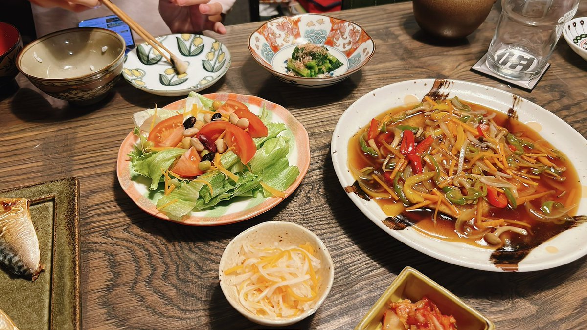 _miue_'s tweet photo. 一昨日？のメインは
シイラの野菜甘酢あんかけ🥕🫑
余ってた塩鯖も出したけど👨🏻は微妙そうだったので豚モモ肉をししとうと共に焼きました😘 https://t.co/odAMt6Vwy1