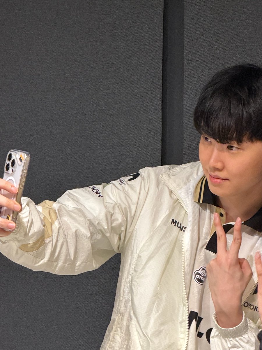 ch0yon's tweet photo. 260819 #Chovy https://t.co/Af6NREVKto