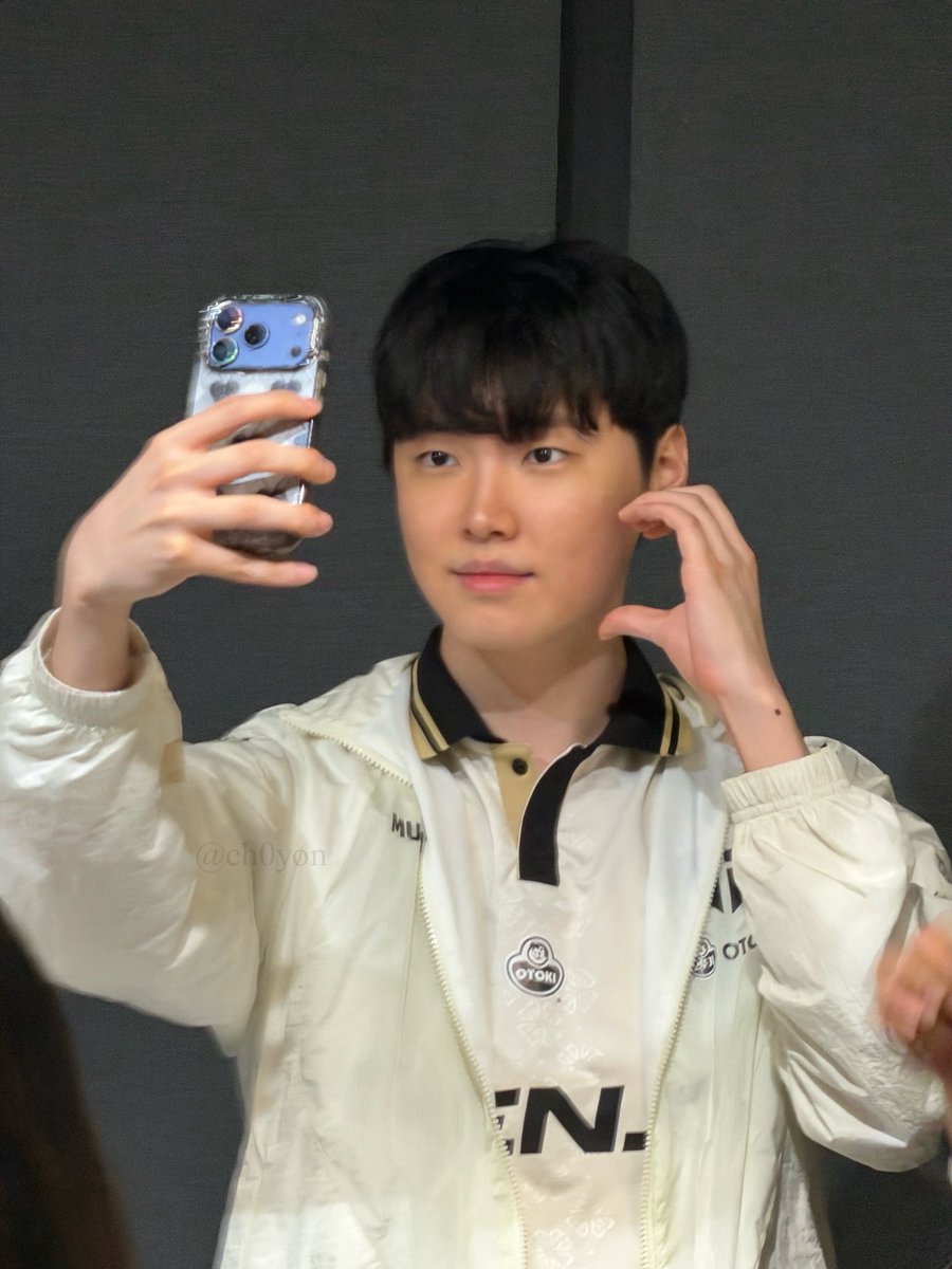 ch0yon's tweet photo. 260819 #Chovy https://t.co/Af6NREVKto