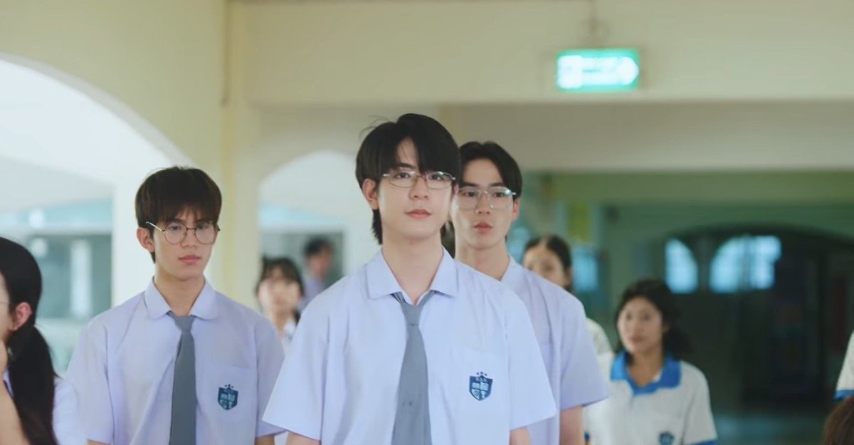 Hello_asian's tweet photo. “ซี” คว้าสิทธิ์ด่วน!! “คีน” จัดโปร Free Hug
หวังเพิ่มคะแนนจีบ ในซีรีส์ “WEIRDO-101 แรงโน้มถ่วงระหว่างเรา”

#WEIRDO101Series
#SeaKeen #ซีคีน 
#sea_ta_lay #keenkeno

แก๊งชมรมมวย “ออย” (มาร์ค ณฐริศร์), “นาว” (พร้อม ทีปกร) เอาคืน “นิรันดร์” (คีน สุวิจักขณ์) ที่เข้าไปช่วย “ชีวา” (ซี เดชชาติ) ไม่ให้ถูกรังแก ด้วยการปล่อยข่าวทำลายร้านข้าวป้าแตง ป้าของนิรันดร์ จึงทำให้เหล่านักเรียนหันไปซื้อข้าวร้านอื่นแทน “นิรันดร์” กับเพื่อนๆ อย่าง “ธารา” (แอสตัน รติภัทร), “เหมราช” (อังเปา โอชิริส), “ธิปก” (อชิ พีระกานต์) หลังรู้เรื่องเข้าก็ช่วยกันคิดหาวิธีช่วยป้าแตง โดยการจัดโปรโมชั่นพิเศษ ซื้อข้าวพร้อม Free Hug งานนี้ “ชีวา” ไม่รอช้ารีบใช้สิทธิ์ทันที หวังเพิ่มคะแนนจีบ “นิรันดร์” ให้ขยับใกล้กันขึ้นอีกขั้น เรื่องราววุ่นๆ และวิธีจีบของ “ชีวา” จะทำให้ “นิรันดร์” รู้สึกให้กันมากกว่าเดิมหรือไม่? ตามลุ้นพร้อมกัน

ติดตามชมซีรีส์ “WEIRDO-101 แรงโน้มถ่วงระหว่างเรา” (EP.2) ในวันศุกร์ที่ 21 สิงหาคมนี้ เวลา 20:30 น. ทางช่อง one31 และทางแอปพลิเคชั่น TrueVisions NOW เท่านั้น และอัพเดททุกความเคลื่อนไหวได้ที่ Facebook / Instagram / X  / TikTok / YouTube / Weibo: GMMTV

[EP.2] WEIRDO-101 แรงโน้มถ่วงระหว่างเรา

https://t.co/22wGSiEvUT…