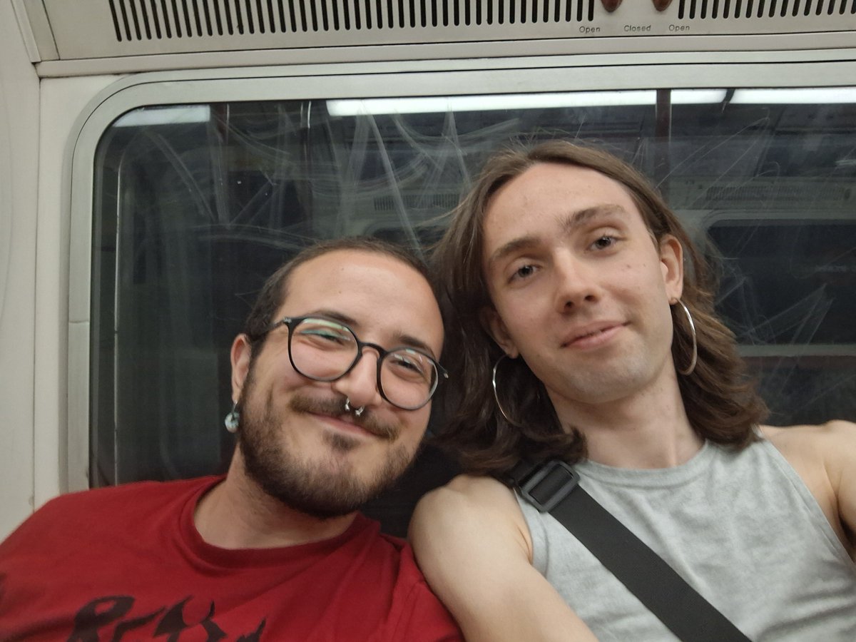 M4rtixis's tweet photo. Mindea el gapo https://t.co/2JWu6ufFOE