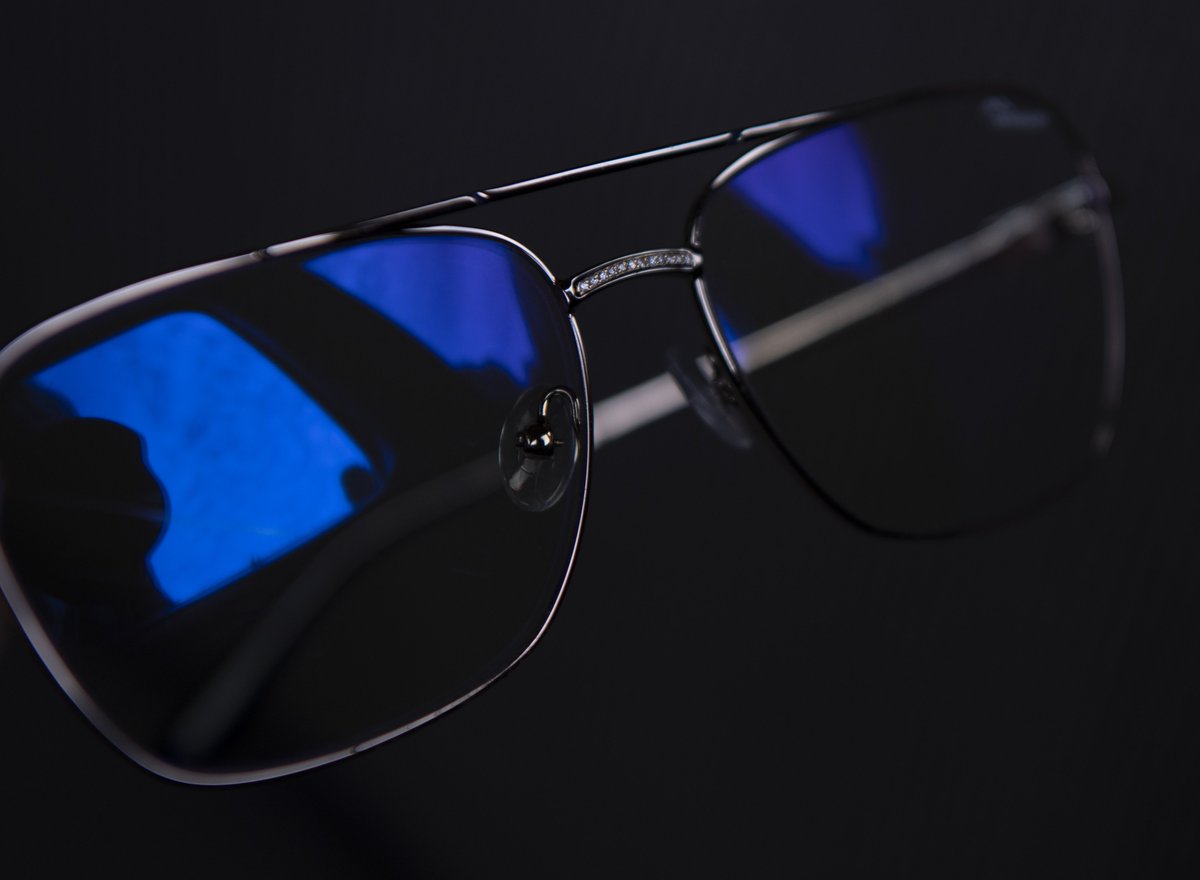 HimalayanEyewea's tweet photo. Himalayan Eyewear is an Antwerp brand combining lens innovation, design and Belgian luxury.

Its exclusive Brilliance® collection features HRD-certified Antwerp diamonds, created in collaboration with the most famous jewellers.

#Eyewear #MadeInBelgium #antwerp #diamonds https://t.co/yKpxhwLtRJ