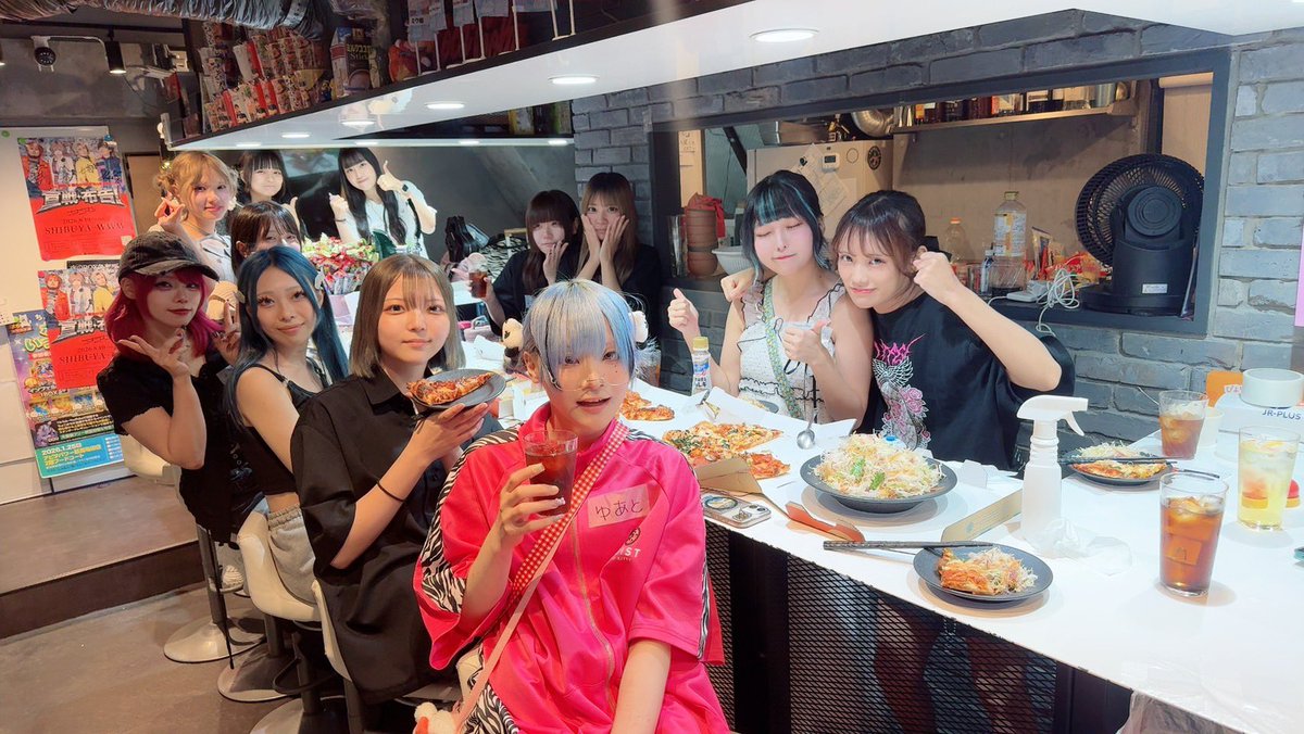 SuperCatsRecord's tweet photo. 新潟アイドルプロジェクトのみんなと東京組で歓迎会を行いました🤝🏻🥂✨ https://t.co/t8cgnBUCaE