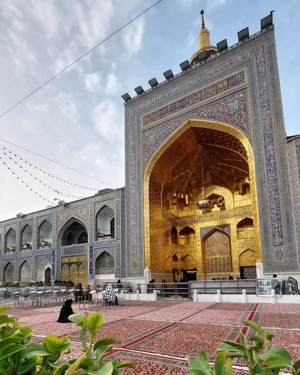DoKhatSher's tweet photo. تکیه دادم بر در و گفتم که ای جان نجف
من از ایوان شما رفتم به ایوان نجف https://t.co/n9DxY8qNXv