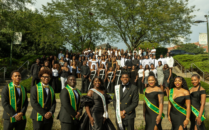 KyStateU's tweet photo. Welcome to the Hill 💚💛

#KYSU #KSU30 #ThorobredPride #FreshmanConfirmation https://t.co/pLSf9QypQR