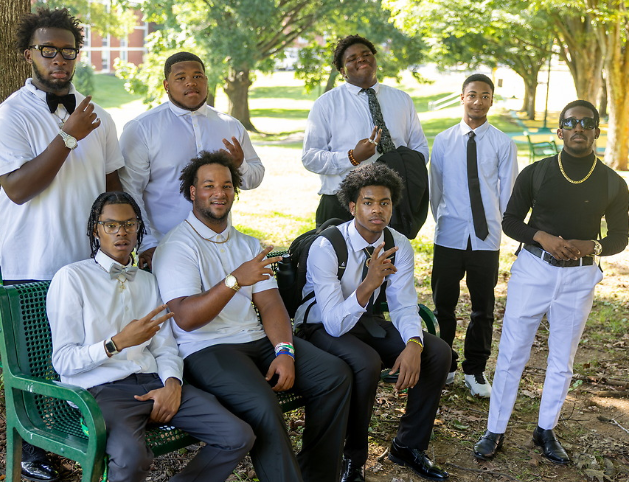 KyStateU's tweet photo. Welcome to the Hill 💚💛

#KYSU #KSU30 #ThorobredPride #FreshmanConfirmation https://t.co/pLSf9QypQR