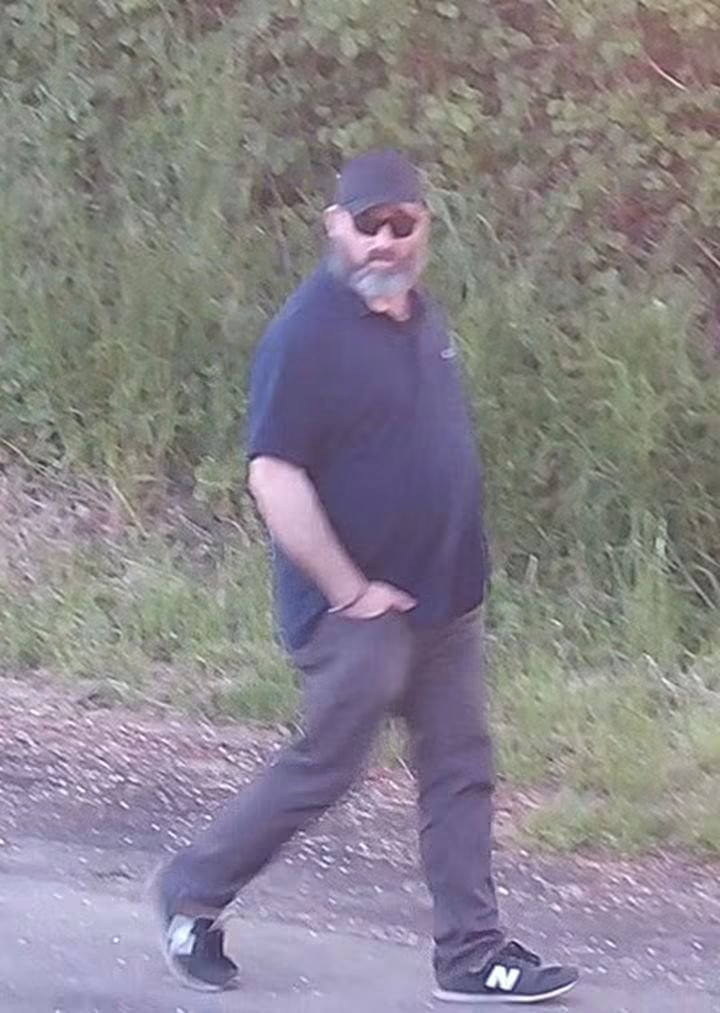 Fussel197's tweet photo. POL-AC: Öffentlichkeitsfahndung: Verdächtige Person an NATO-Gebäude in Linnich gesichtet
StädteRegion Aachen/ Kreis Düren/ Linnich (ots)
Die Polizei Aachen fahndet öffentlich nach einem bislang unbekannten Mann. Hintergrund sind Ermittlungen im Zusammenhang mit möglicherweise https://t.co/pnzAp0FQ15