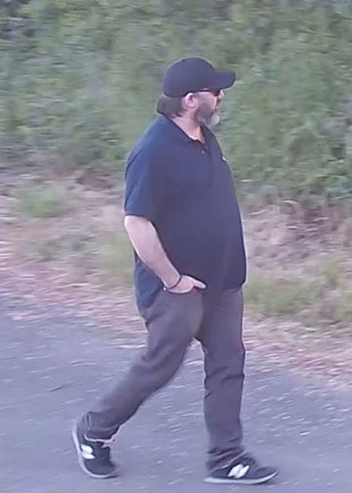 Fussel197's tweet photo. POL-AC: Öffentlichkeitsfahndung: Verdächtige Person an NATO-Gebäude in Linnich gesichtet
StädteRegion Aachen/ Kreis Düren/ Linnich (ots)
Die Polizei Aachen fahndet öffentlich nach einem bislang unbekannten Mann. Hintergrund sind Ermittlungen im Zusammenhang mit möglicherweise https://t.co/pnzAp0FQ15