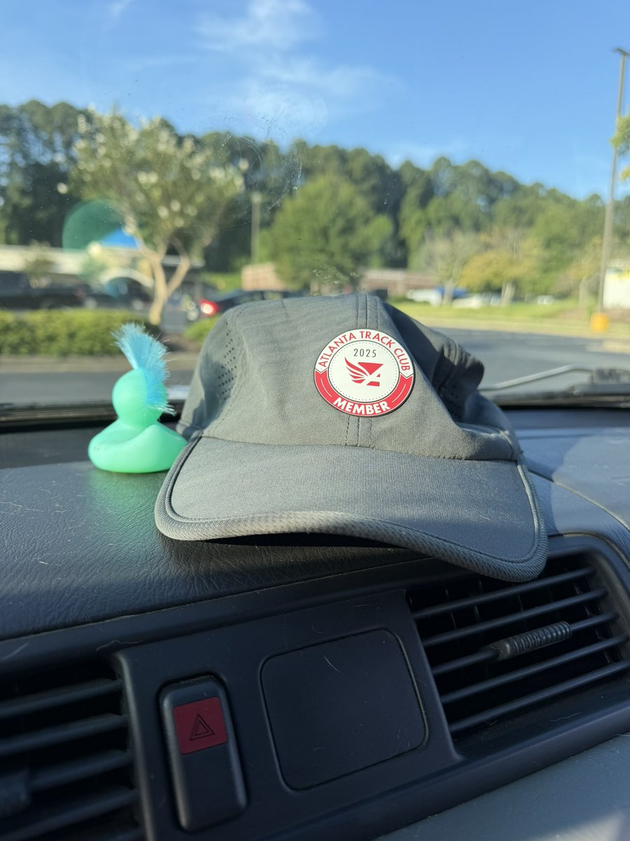 LDrewit's tweet photo. Day 7 of posting my work hat! #buffslife #letsdrewthis #AtlantaTrackClub https://t.co/FgklKvFdmq