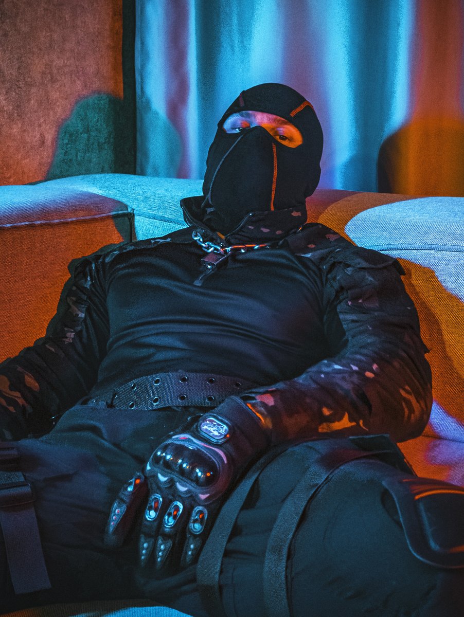 ArmoredGoodBoy's tweet photo. Masked tactical gear. Keep the balaclava on or take it off? 👀 https://t.co/Ji6Vf5IoNX