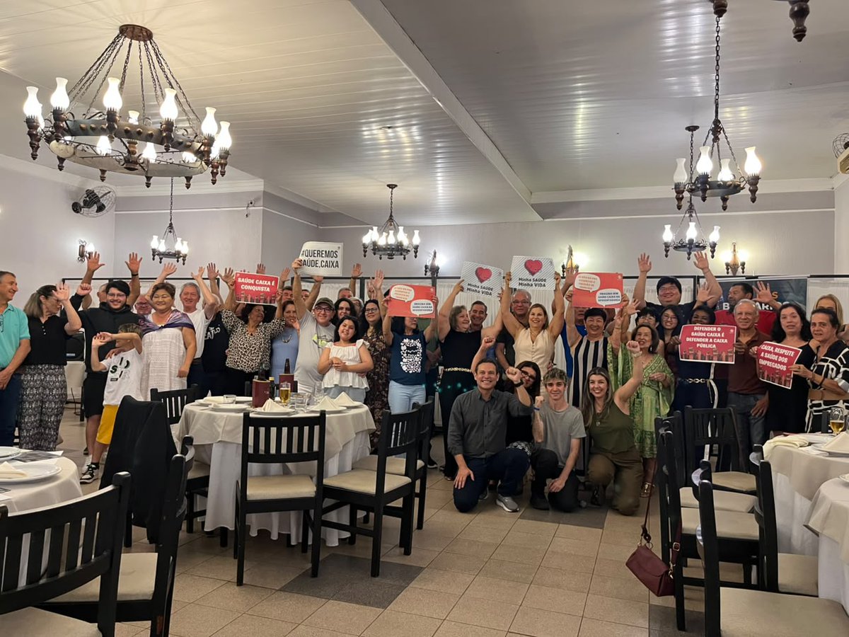 apcefsp's tweet photo. 🍕 Obrigado a todos que participaram da Noite da Pizza em Bauru para celebrar os bancários!

Uma noite para colocar o papo em dia  e entregar materiais com informações sobre a mobilização. ✊

#MêsDoBancário #ApcefSP #CampanhaNacional #EmpregadosCaixa #Bancários https://t.co/LkRoY3NTB1
