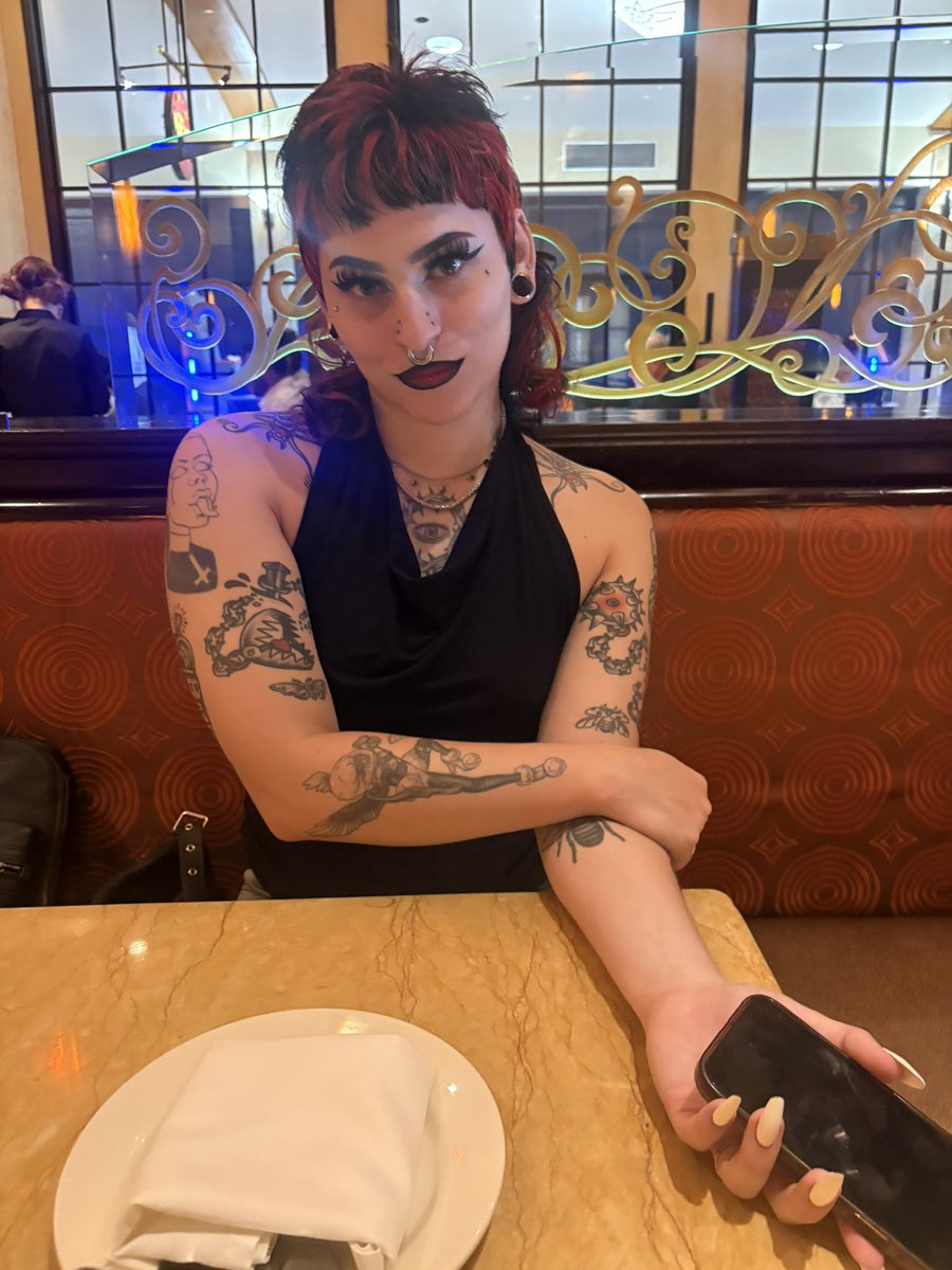 illiteratebabez's tweet photo. POV: you take me on a date to cheesecake factory https://t.co/6SaSmKW99a