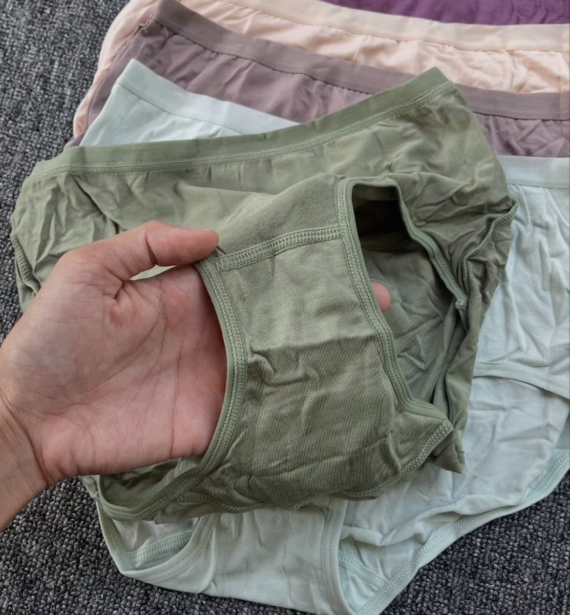 leaderphase's tweet photo. CEWE-CEWE MERAPAT‼️

Solusi kurangi keputihan ganti CD kalian dengan bahan bambu. Super nyaman pastinya adem 🤌🏻 https://t.co/GWam3Jx8DY