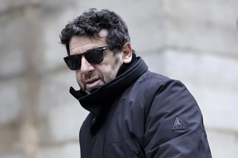 ImpactMediaFR's tweet photo. 🚨🇫🇷 ALERTE INFO !

ÇA NE S’ARRÊTE PLUS 😨

Patrick Bruel est visé par une NOUVELLE PLAINTE pour "TENTATIVE DE VIOL" par une femme qui était "extrêmement jeune, tout juste majeure" au moment des faits.

👉 IL S’AGIT DE LA 32E PLAINTE VISANT LE CHANTEUR POUR DES FAITS DE VIOLENCES SEXUELLES. 🤯

(France Inter)