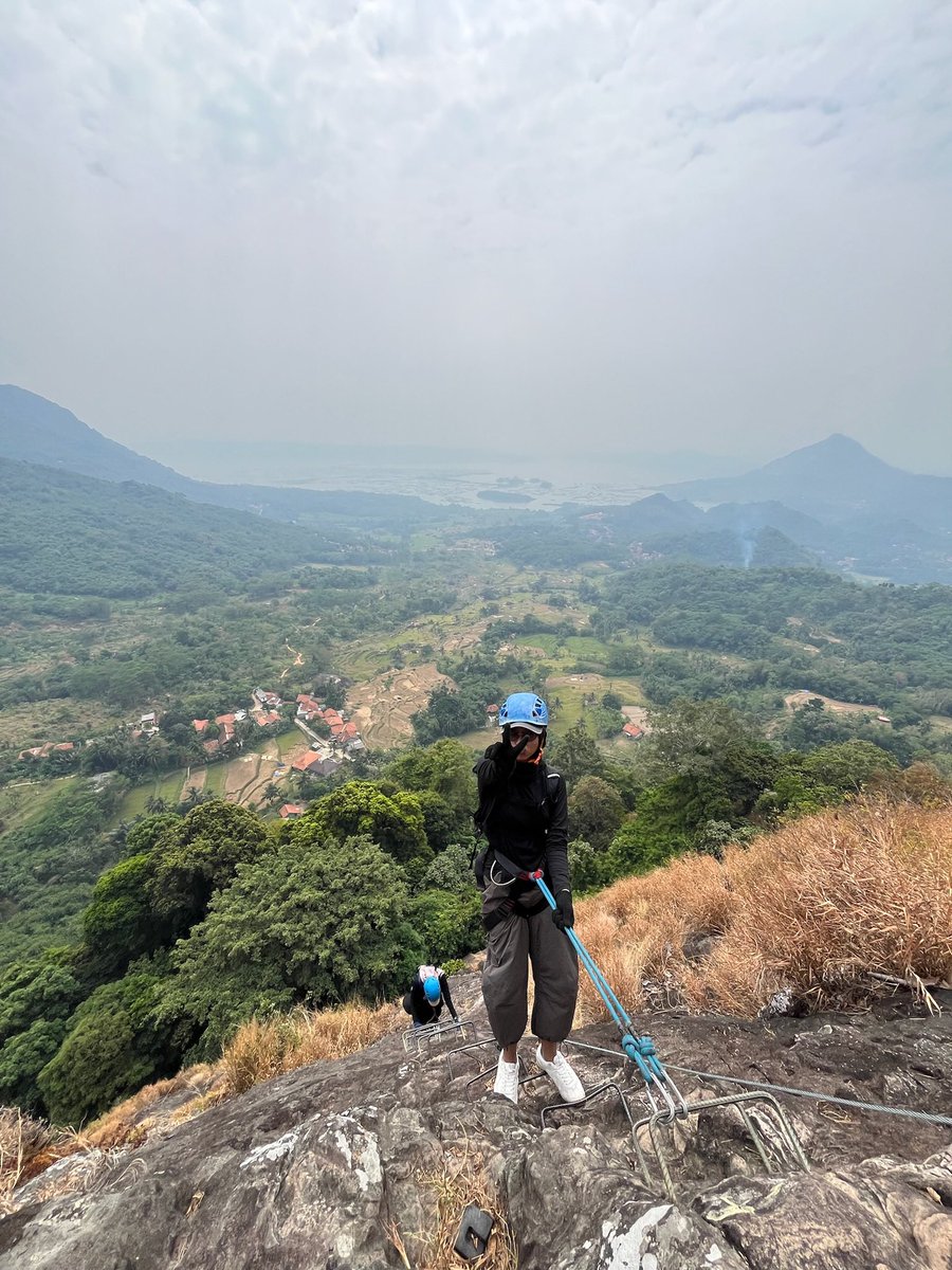 aiuwos_'s tweet photo. jae km pilih aku jungkir balik apa diatas awan?! @/jaehyuk https://t.co/ypWxxxJUAw