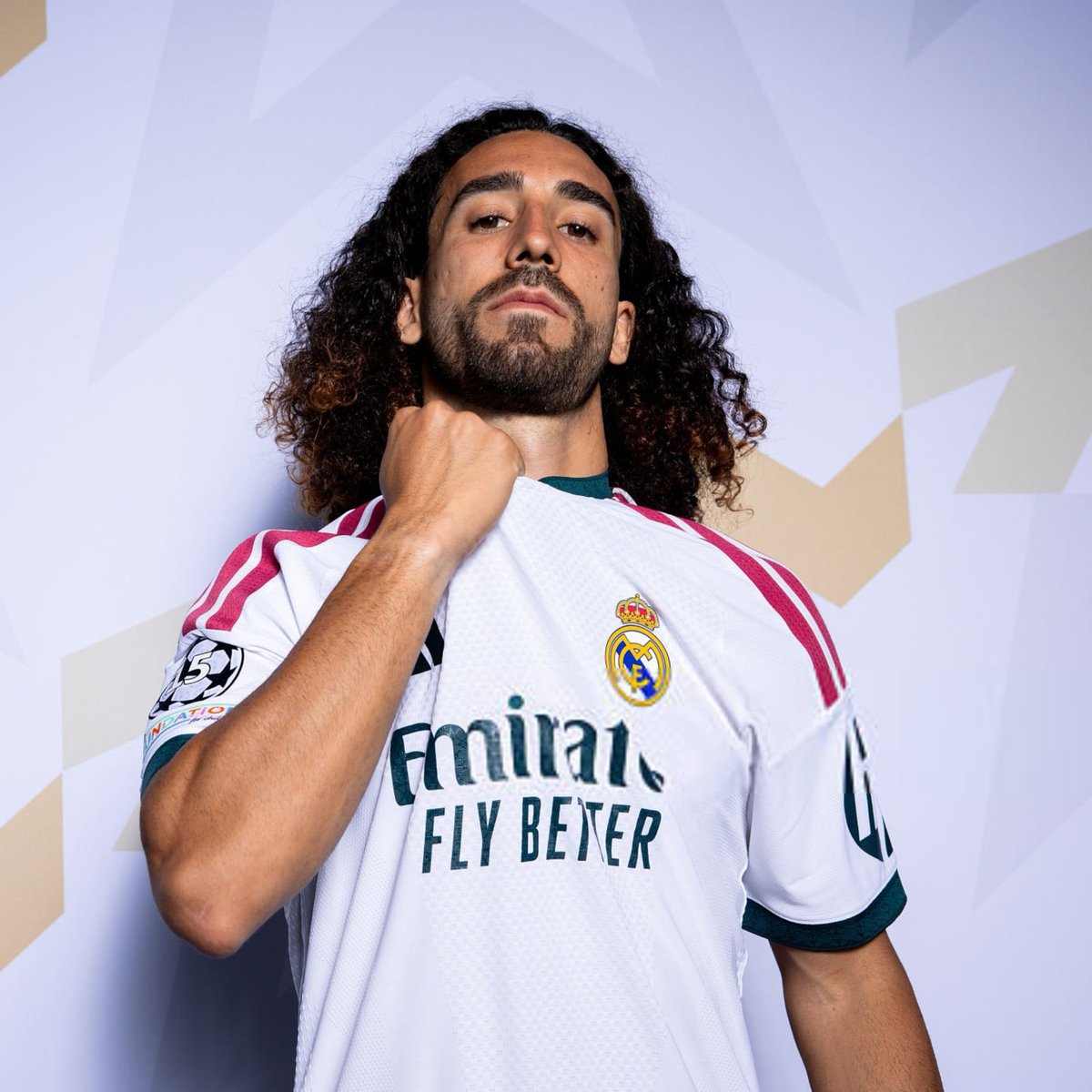 lnstantFoot's tweet photo. Les joueurs du Real Madrid posent pour l'UEFA avant d'aller chercher une 16ème Ligue des Champions. 🤍 https://t.co/V6F9scrUvg