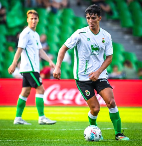 Ramon_AlvarezMM's tweet photo. 🚨Sergio Martínez, jugador de 19 años del Racing de Santander, está cerca de unirse al Real Madrid. Tiene una cláusula de 3 millones.

@MarioCortegana adelantó el interés en el jugador. https://t.co/neYuYQxWZ9