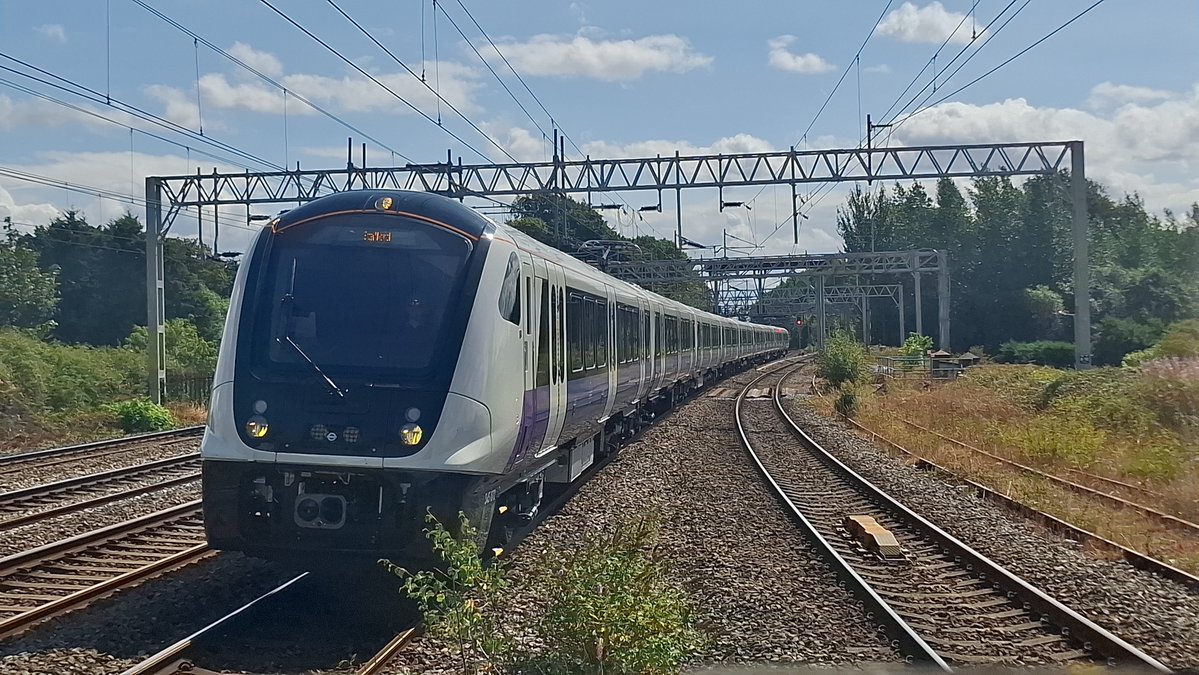 RbxTrains's tweet photo. A mix of freight, passenger and ECS move action today at Rugeley Trent Valley
@DBCargoUK 66028, @LumoTravel 222605, 345072 and @LNRailway 730219/730221 seen heading towards Nuneaton and Stafford
#railwayphotography
#purpletrain https://t.co/UebHKQrhjh