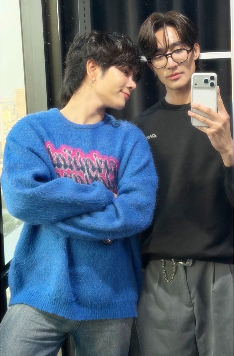 xearthmixx's tweet photo. earthmix posting mirror selfies in their house after getting ready before going out together has to be the most domestic thing they ever did https://t.co/vimZTwwQij