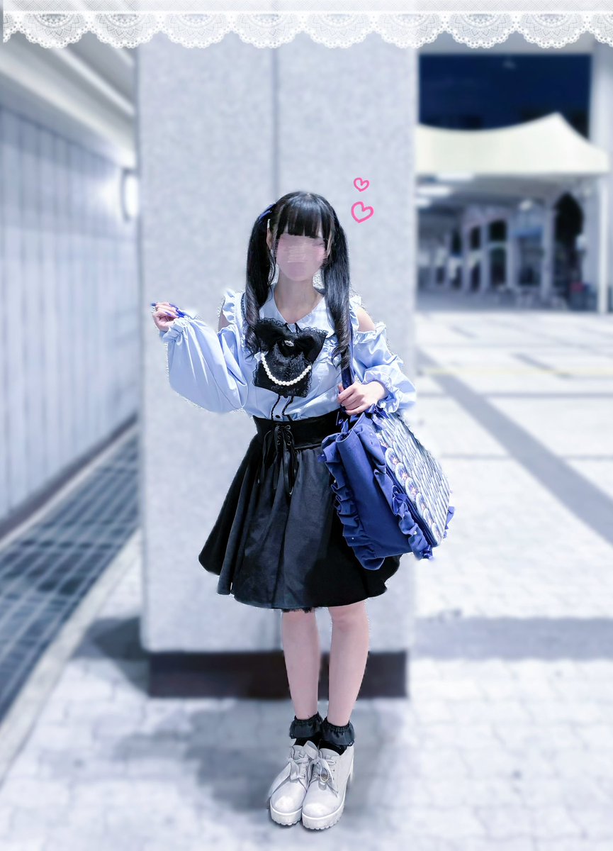 kai___to_217's tweet photo. 💙マジカルミライ大阪Day1💙
大好きなのくはしさまが描かれていた
KAITOさんとオタクの女の子の概念コーデで参戦しました🎶
 ︎︎
ご本人にお見せできただけだけでなく
ご好意でお写真も撮っていただけて幸せでしたт т💙
一生の思い出になりました♬.*ﾟ
#マジカルミライ2026 https://t.co/ohio2jK7C5
