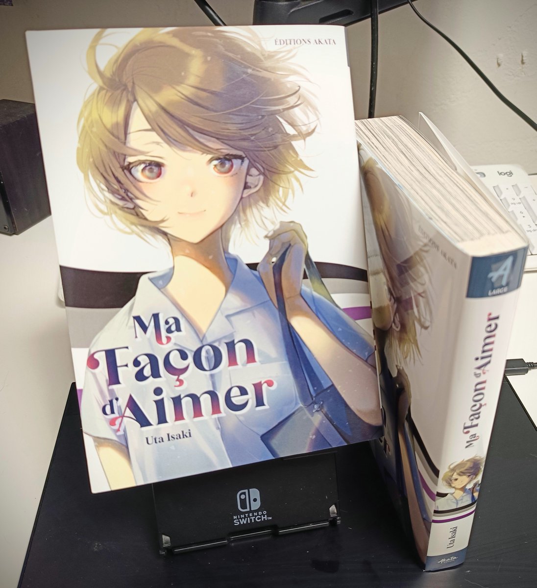 uta_isaki's tweet photo. きみのせかいに恋はない　フランス語版を献本いただきました！はじめてのカバー付き、嬉しい…！
J'ai reçu un exemplaire de la version française de « Ma façon d'aimer » ! C'est la première fois qu'il y a une jaquette, je suis ravie… ! https://t.co/bdGT5UrBDk