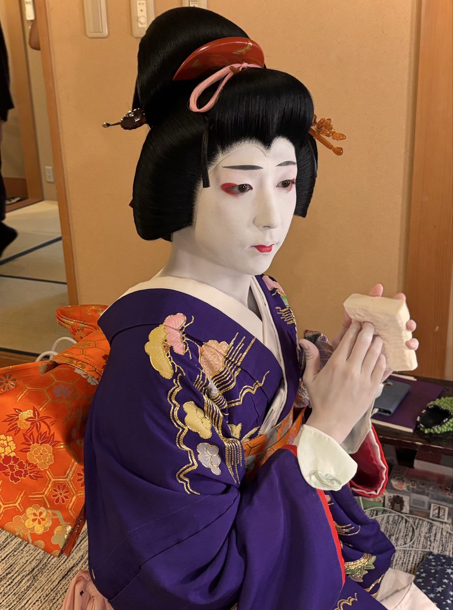 wife_lucky's tweet photo. 🌾今月の夫さん🌾
歌舞伎座第二部『鬼神のお松』の
藤浪を勤めています！
⁡
、、、木綿豆腐？
⁡
※お豆腐ではなく白粉用のスポンジです
※絹豆腐派です
⁡
#中村米吉 https://t.co/rGO8sPkkM0