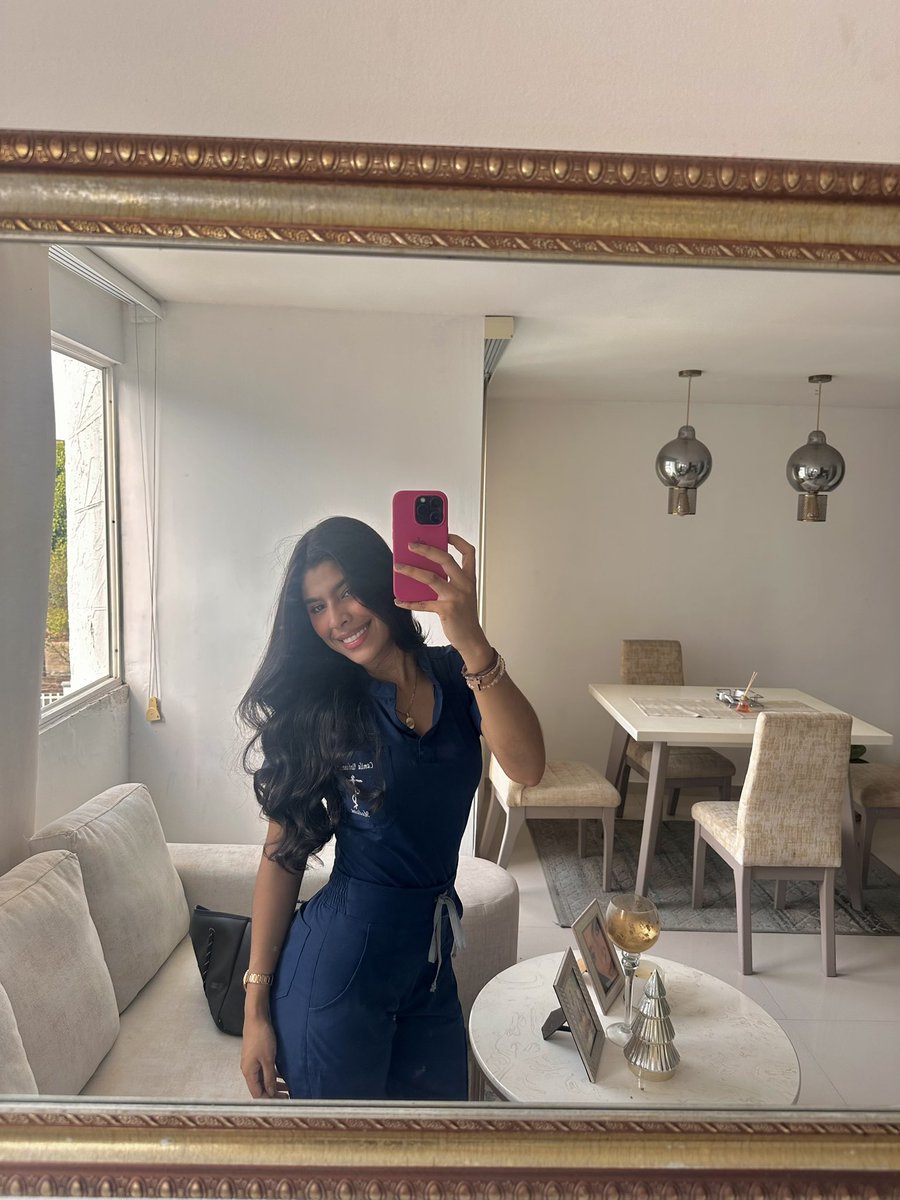 c_urdaneta1's tweet photo. “Dra usted va atender o a modelar?”
Dr, las dos!💋🤪 https://t.co/uL5aCwOEyh